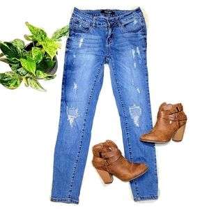 🎉 LAST CHANCE! 🎉 Distressed Jeggings, Size 4, Medium Wash
